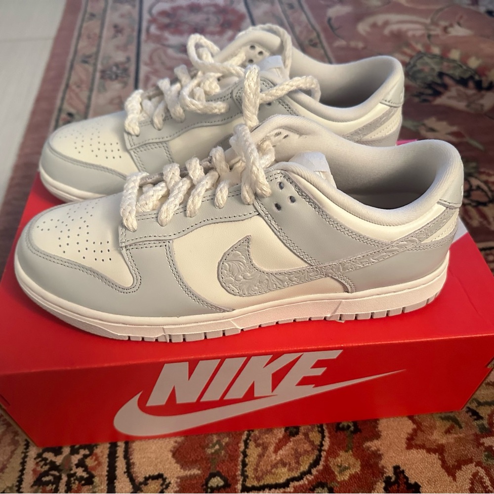 NIKE WOMENS DUNK LOW NEEDLEWORK SAIL AURA SZ 9.5 W SZ 8 MEN *RARE*
